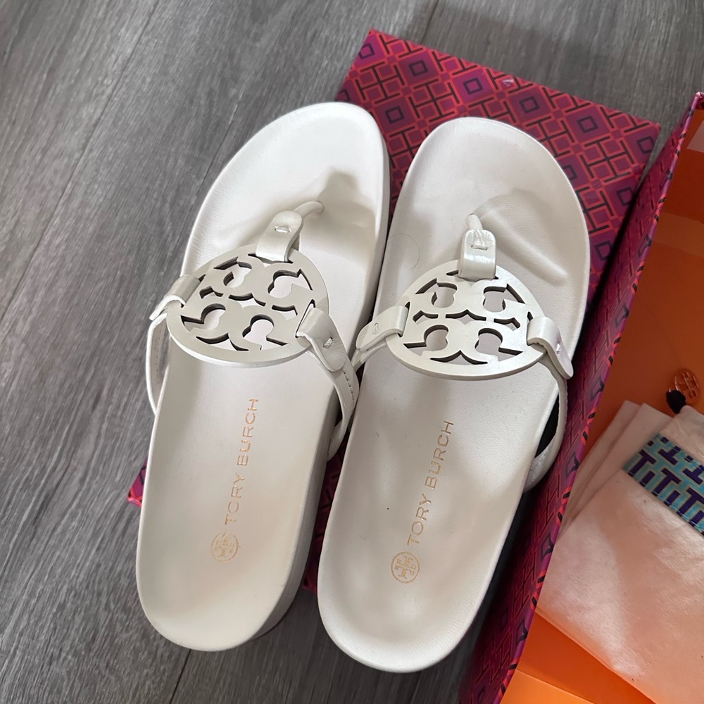 NIB white cloud Miller sandals
